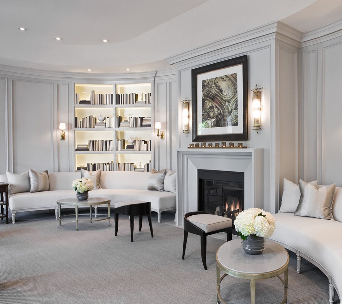 Loving this exquisite sitting area by the uber talented Canadian Designer @briangluckstein - Brian’s style has a strong emphasis on symmetry and is effortlessly comfortable, neoclassical inspired, soft and neutral, always elegant, yet never boring due to the right mix of eclecticism – juxtaposed eras and materials. Says Brian himself: “The interest of a good interior is in the mix, the tension between contemporary and past designs” - Check out the full interview on www.lifeMstyle.com - link on profile 
.
.
.
.
.
#briangluckstein #brianglucksteindesign #glucksteinhome #ivanmeade #lifemstyle #lifemstyleblog #interiordesign #canadiandesigner #canadianinteriors #instadesign #picoftheday #livingroom #library #fireplace